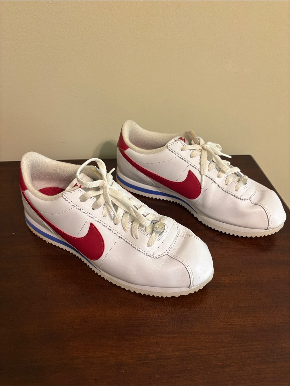 Nike White Sneakers with Red Swoosh and Blue Accent - Picture 3 of 4